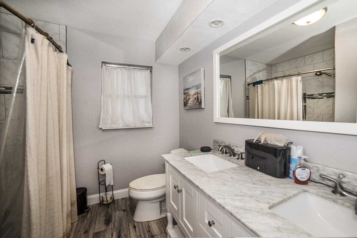 Modern bathroom in the Men's House