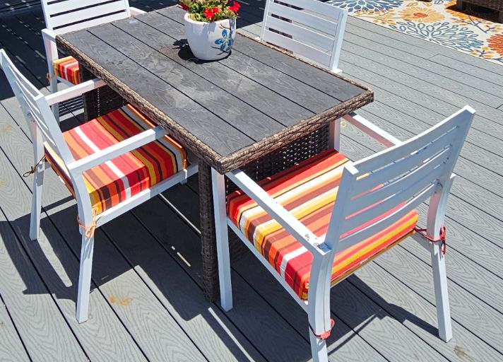 Outdoor dining area for residents
